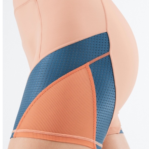 Women's Fabletics High- Waisted Motion 365 Run Athletic Short 6” - Picture 6 of 16